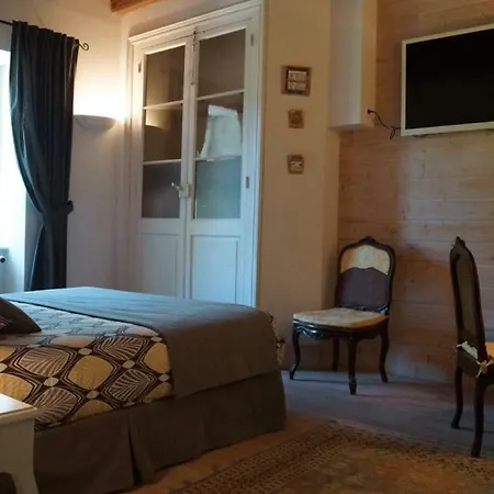 Le Clos De Lapras Couette-café 4*